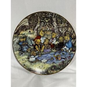 Vintage 1983 Susan Anderson's Bear Feats Teddy Bear Picnic Plate decor collector